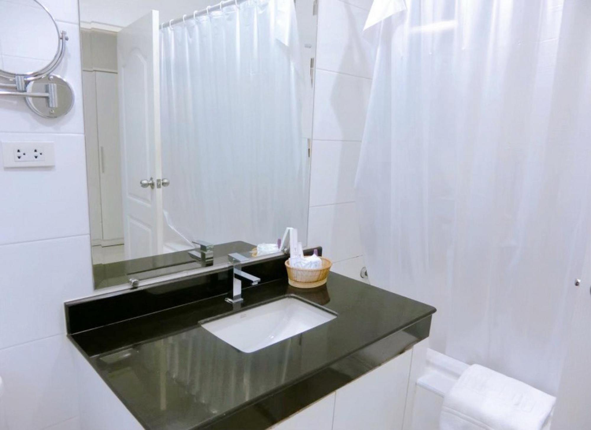 V Verve Service Apartment Hotel Chachoengsao Habitación foto